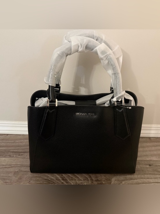 Michael Kors Handbags - Michael Kors Black Pebbled Leather Purse $400 OBO - BNWT